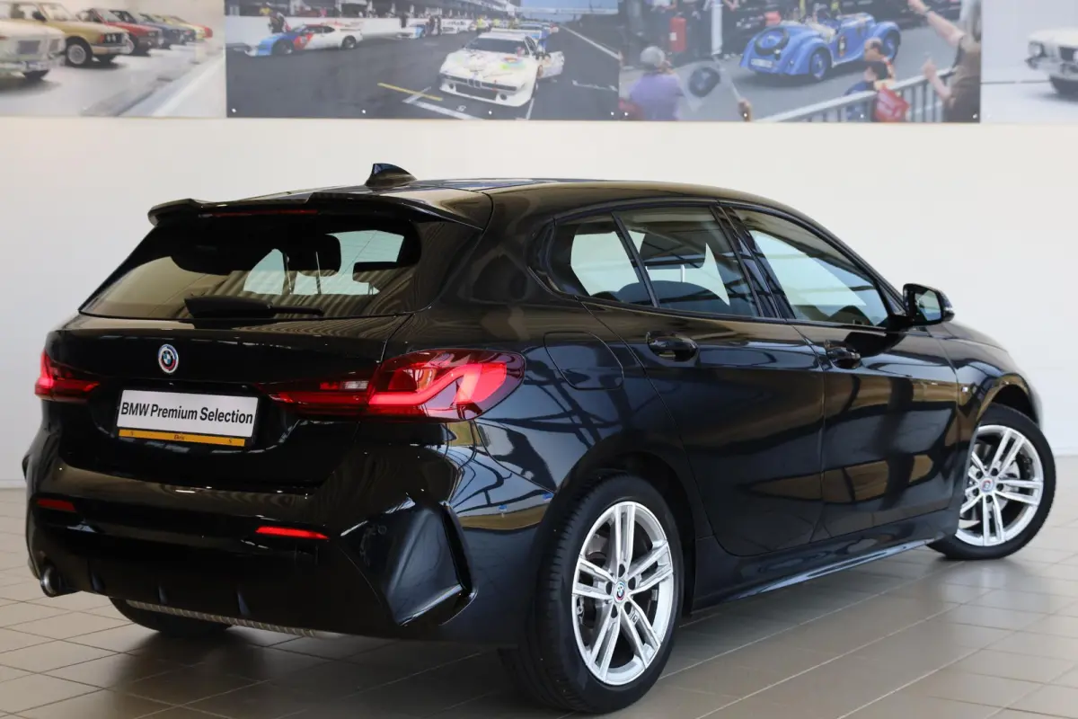 5-deurs 118i | M Sportpakket | Parkeersensoren | Cruise Control | Keyless