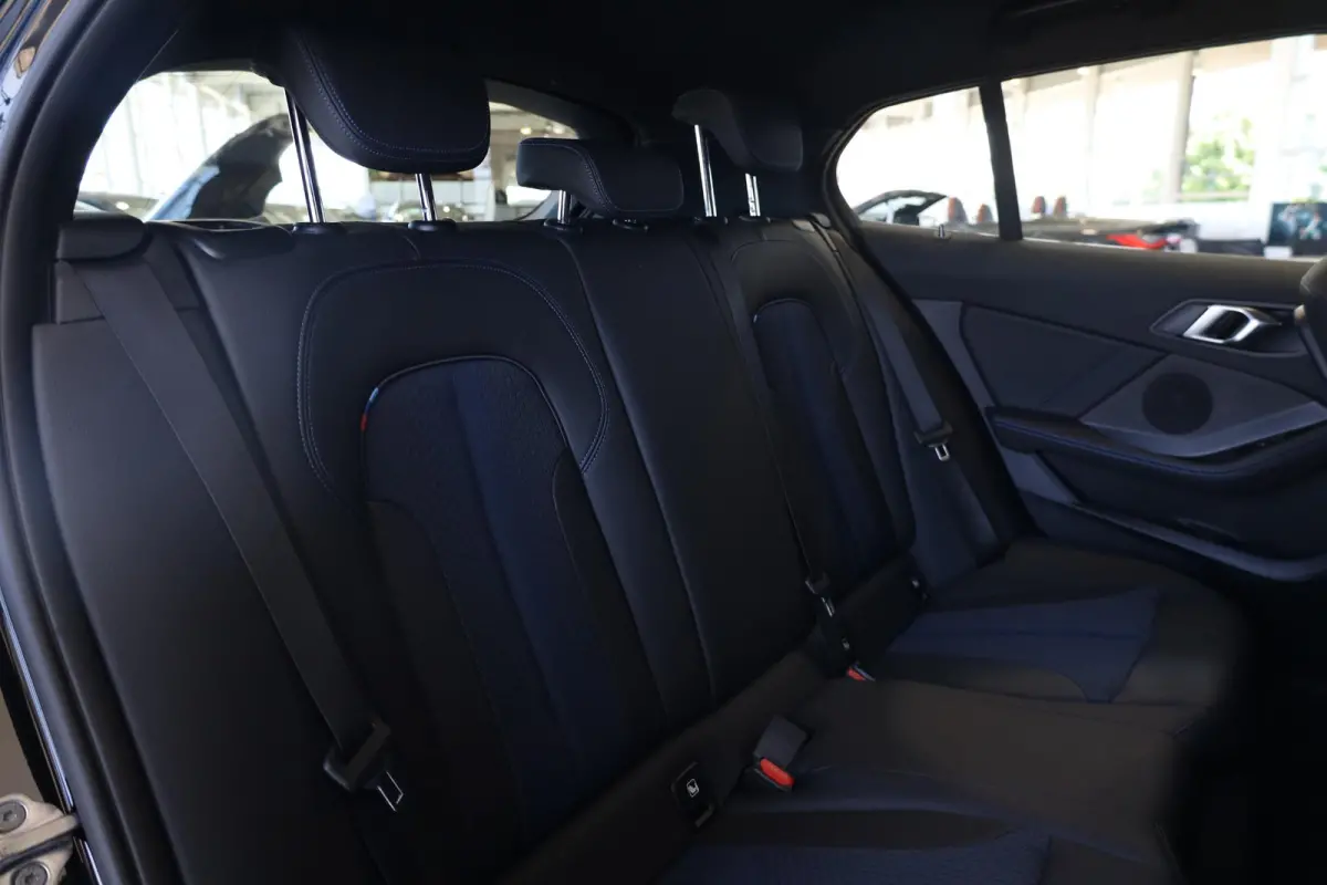 5-deurs 118i | M Sportpakket | Parkeersensoren | Cruise Control | Keyless