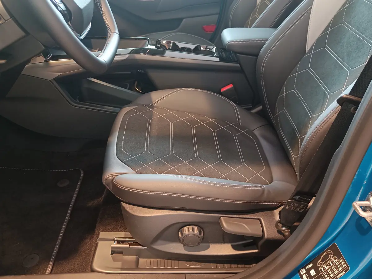 Premium 44 kWh | Achteruitrijcamera | Apple Carplay/Android Auto|telefoonintegratie premium | Buitenspiegels elektrisch verstel- en verwarmbaar