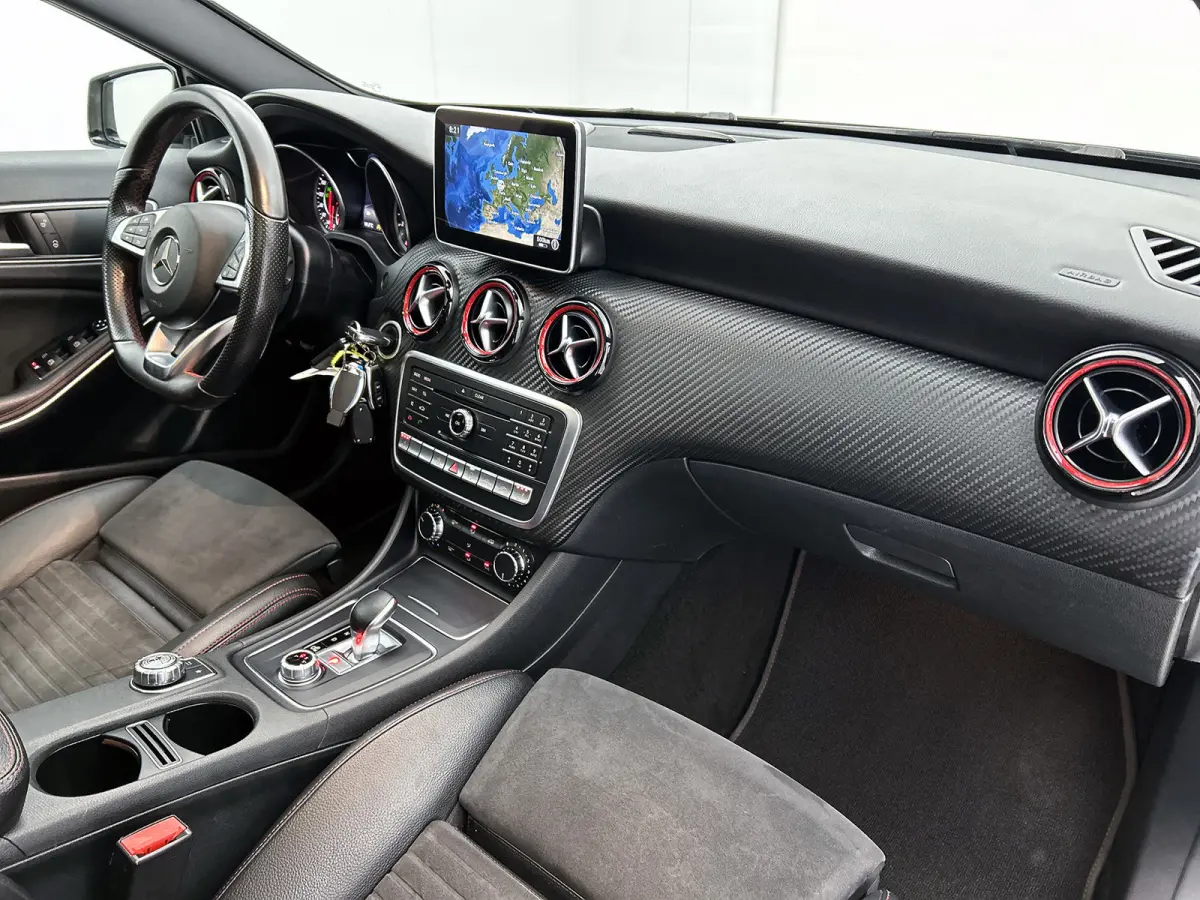 AMG 45 4MATIC FACE-LIFT(Perfect OnderH, Panoramadak, Carplay, StoelV, Clima, Navi Groot, PDC V+A, Etc)