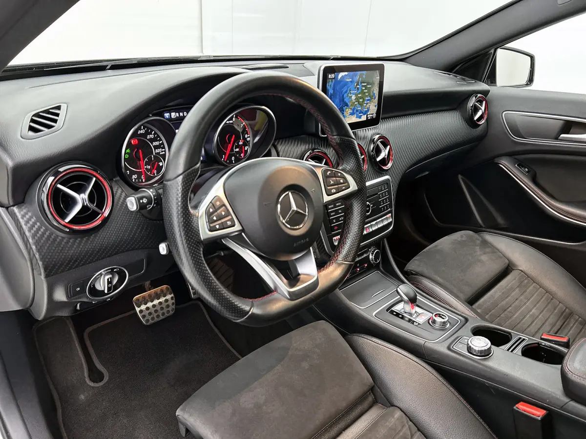 AMG 45 4MATIC FACE-LIFT(Perfect OnderH, Panoramadak, Carplay, StoelV, Clima, Navi Groot, PDC V+A, Etc)
