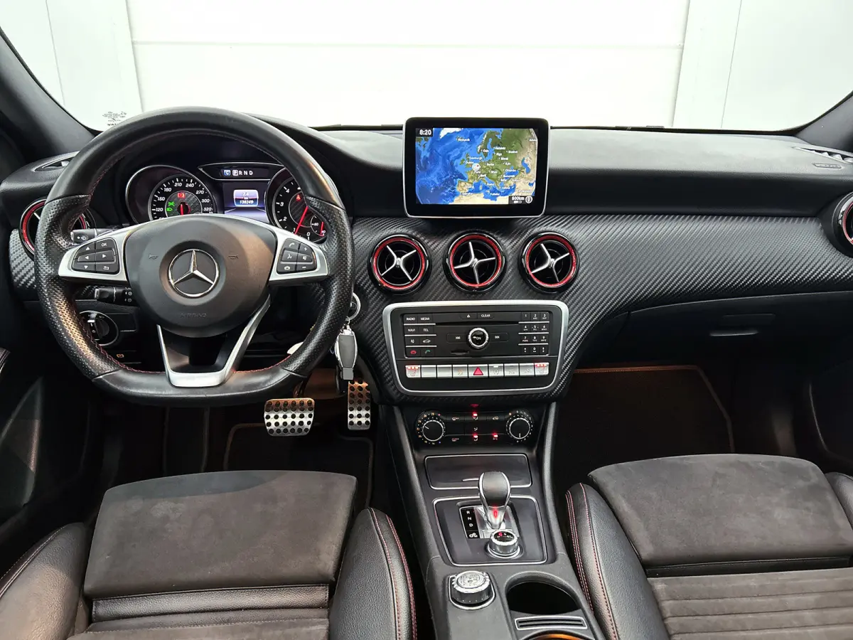 AMG 45 4MATIC FACE-LIFT(Perfect OnderH, Panoramadak, Carplay, StoelV, Clima, Navi Groot, PDC V+A, Etc)