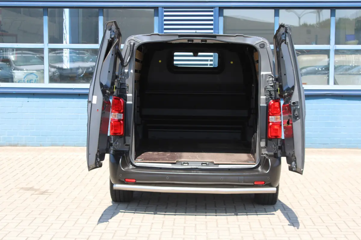 L2 75 kWh | CAMERA | BETIMMERING | SIDE + BACK BARS | APPLE CARPLAY/ANDROID AUTO |