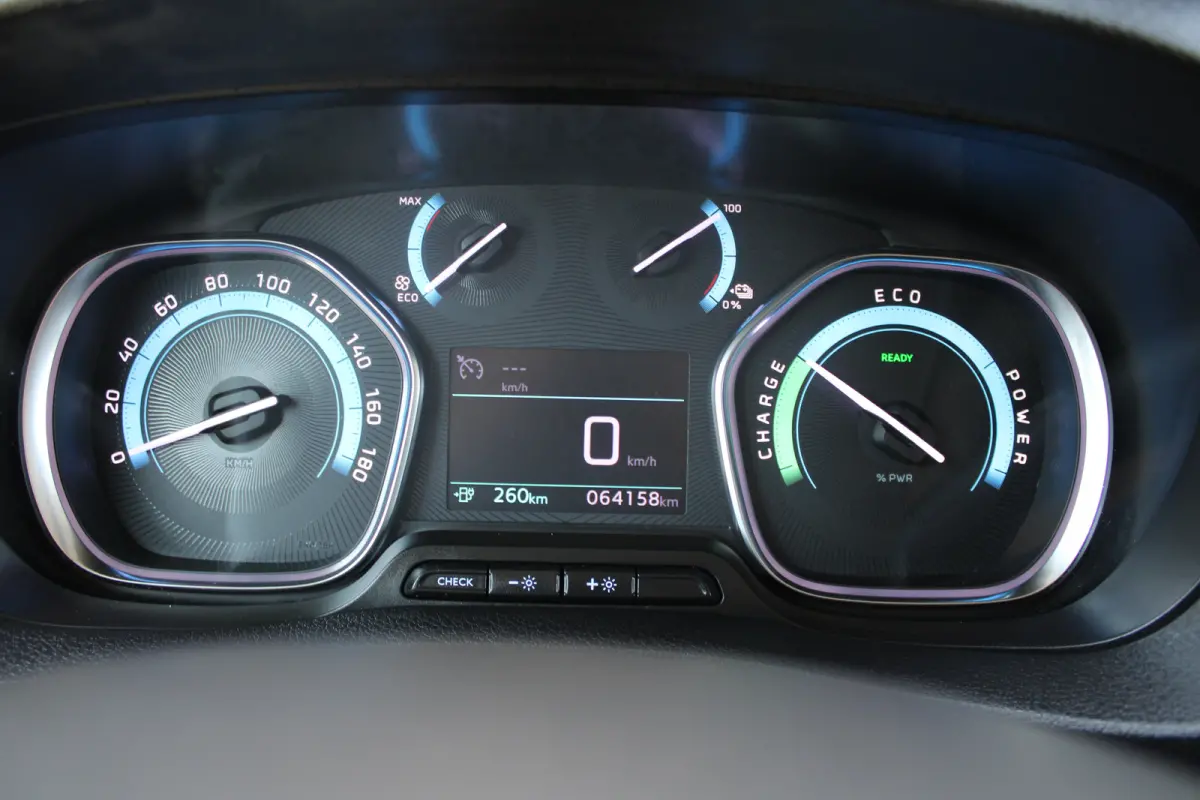 L2 75 kWh | CAMERA | BETIMMERING | SIDE + BACK BARS | APPLE CARPLAY/ANDROID AUTO |