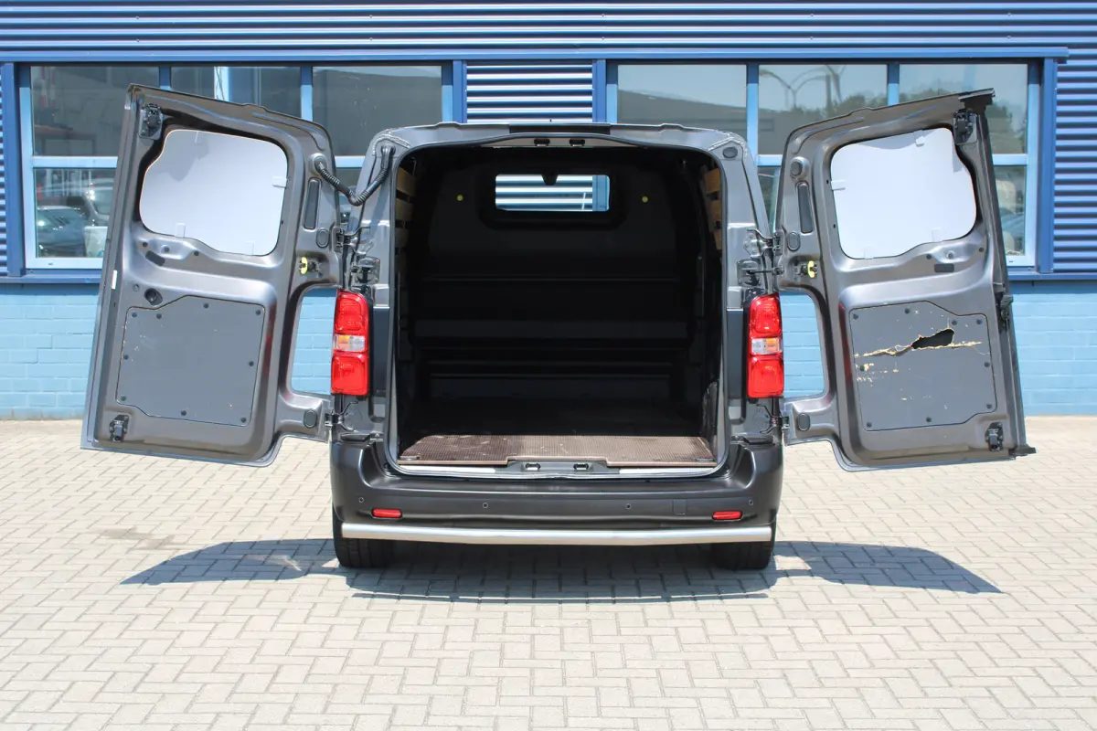 L2 75 kWh | CAMERA | BETIMMERING | SIDE + BACK BARS | APPLE CARPLAY/ANDROID AUTO |