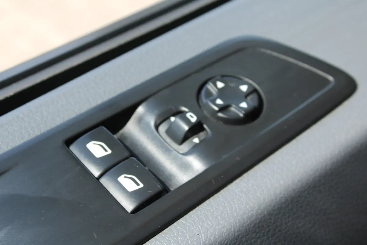 L2 75 kWh | CAMERA | BETIMMERING | SIDE + BACK BARS | APPLE CARPLAY/ANDROID AUTO |