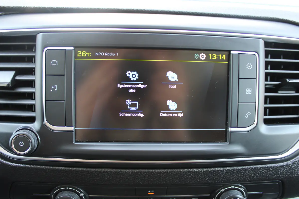 L2 75 kWh | CAMERA | BETIMMERING | SIDE + BACK BARS | APPLE CARPLAY/ANDROID AUTO |
