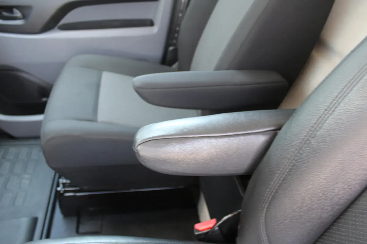 L2 75 kWh | CAMERA | BETIMMERING | SIDE + BACK BARS | APPLE CARPLAY/ANDROID AUTO |