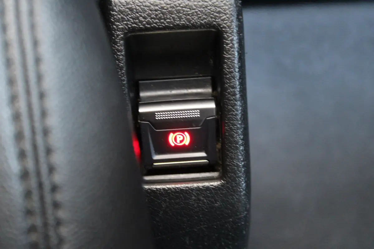 L2 75 kWh | CAMERA | BETIMMERING | SIDE + BACK BARS | APPLE CARPLAY/ANDROID AUTO |