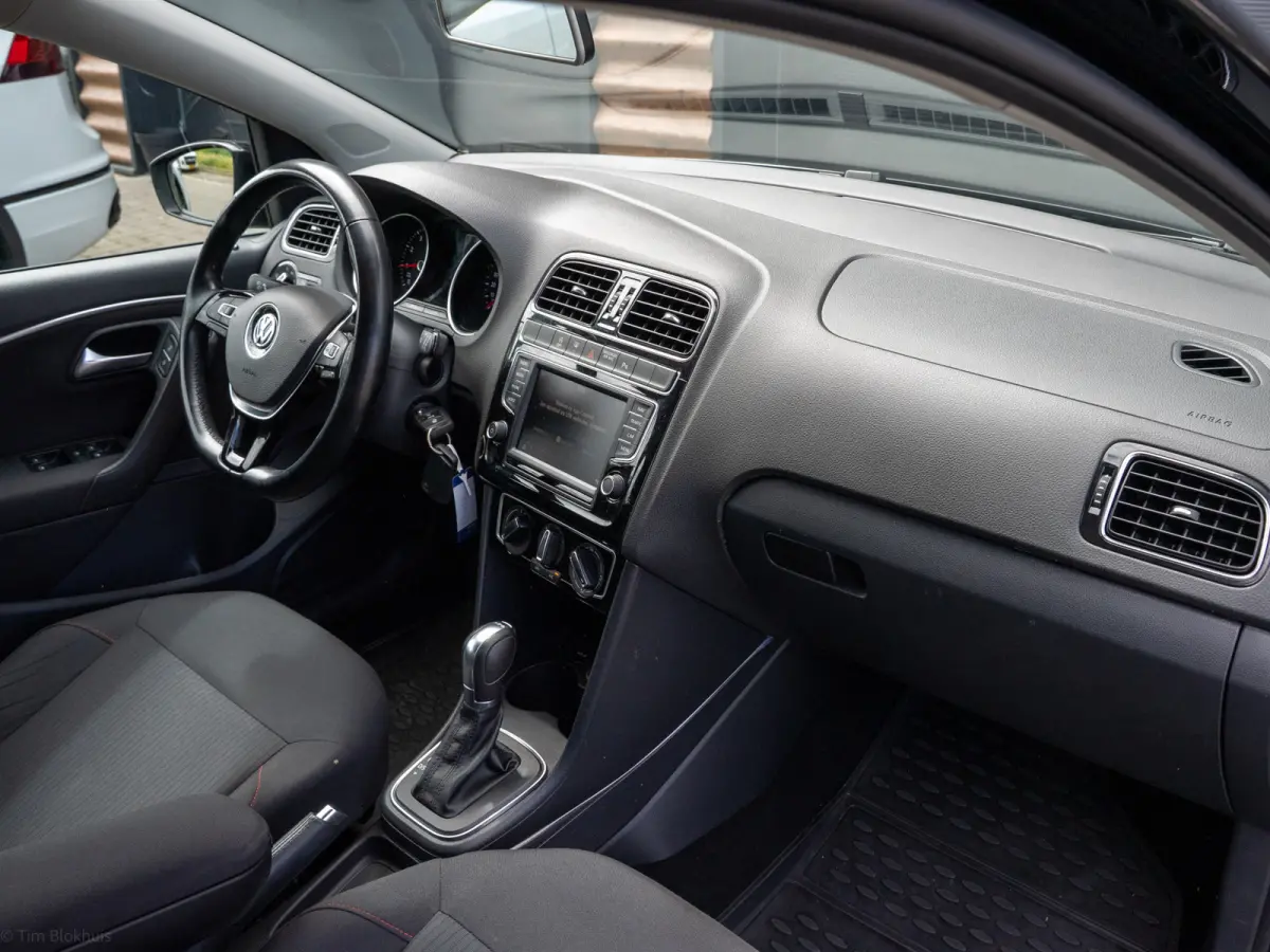1.2 TSI Comfortline Business R AUTOMAAT I 2de eig. I R-line I Navi I Carplay I PDC I Cruise I NL-auto I 17" I Trekhaak I