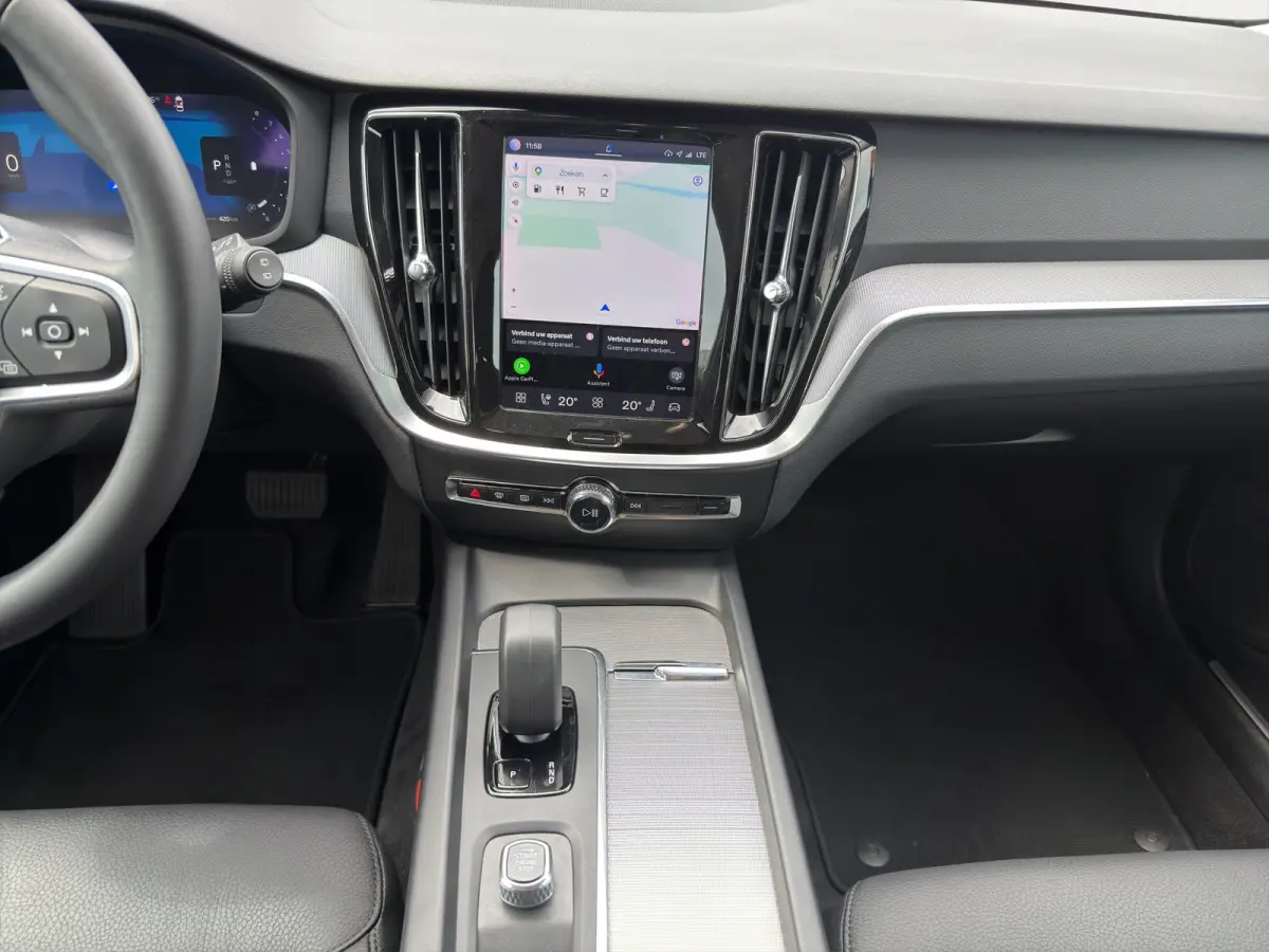 2.0 B3 Essential Leder interieur | Parkeercamera | Comfortstoelen | Rijstrooksensor met correctie |