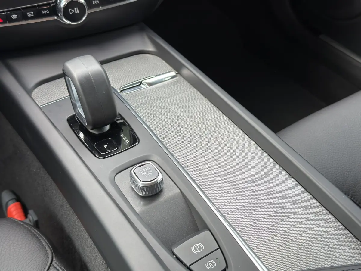 2.0 B3 Essential Leder interieur | Parkeercamera | Comfortstoelen | Rijstrooksensor met correctie |
