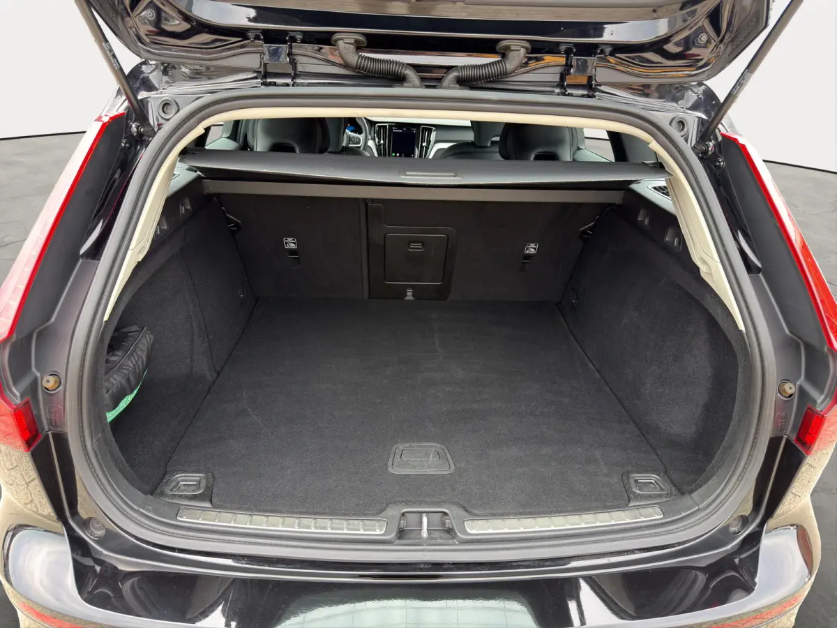 2.0 B3 Essential Leder interieur | Parkeercamera | Comfortstoelen | Rijstrooksensor met correctie |