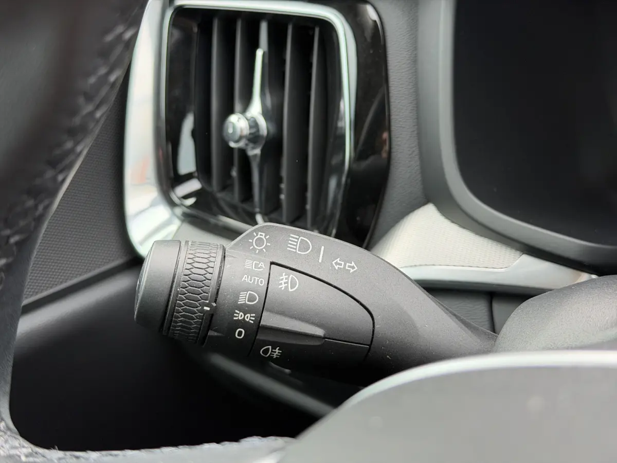 2.0 B3 Essential Leder interieur | Parkeercamera | Comfortstoelen | Rijstrooksensor met correctie |