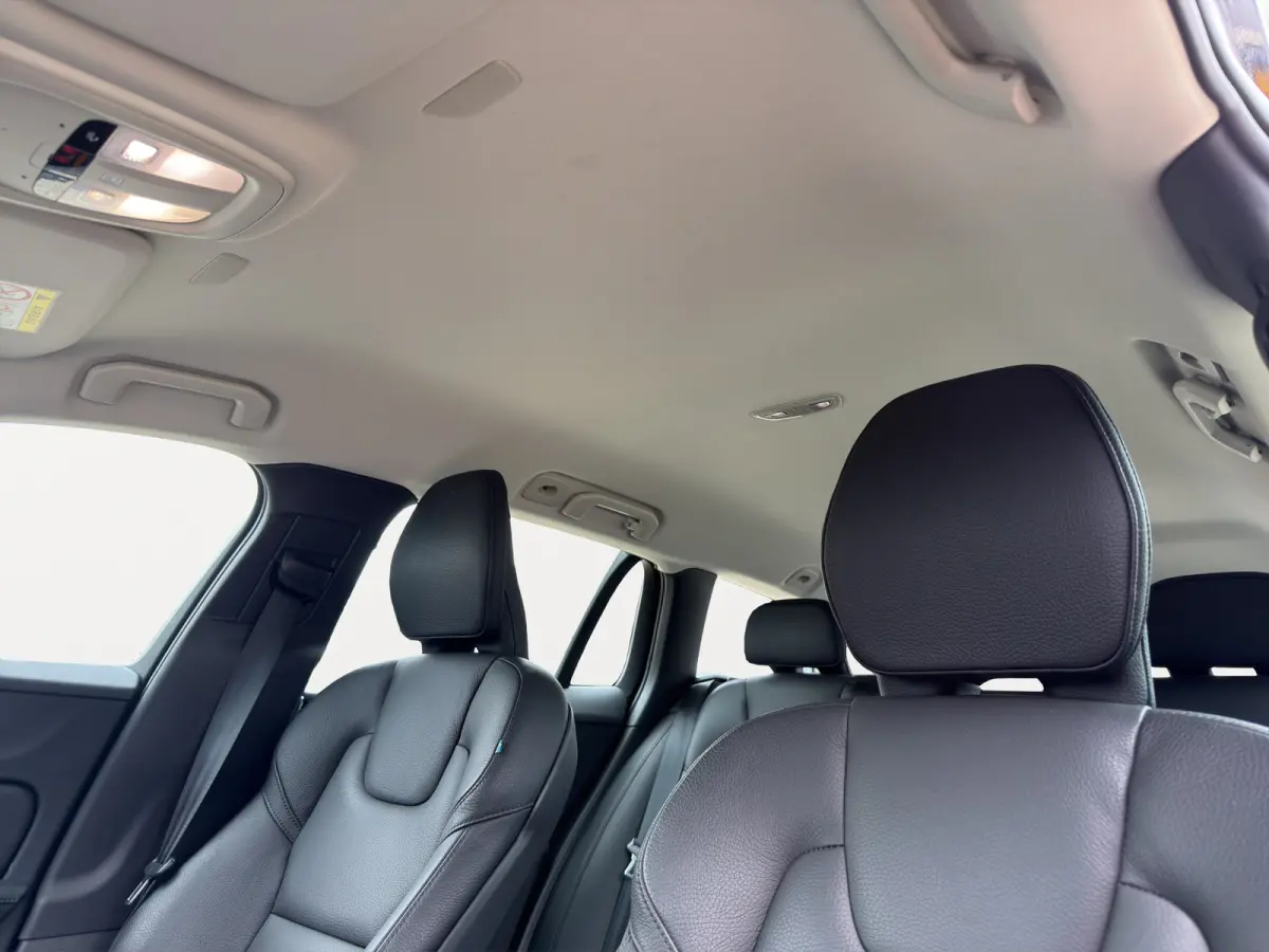 2.0 B3 Essential Leder interieur | Parkeercamera | Comfortstoelen | Rijstrooksensor met correctie |