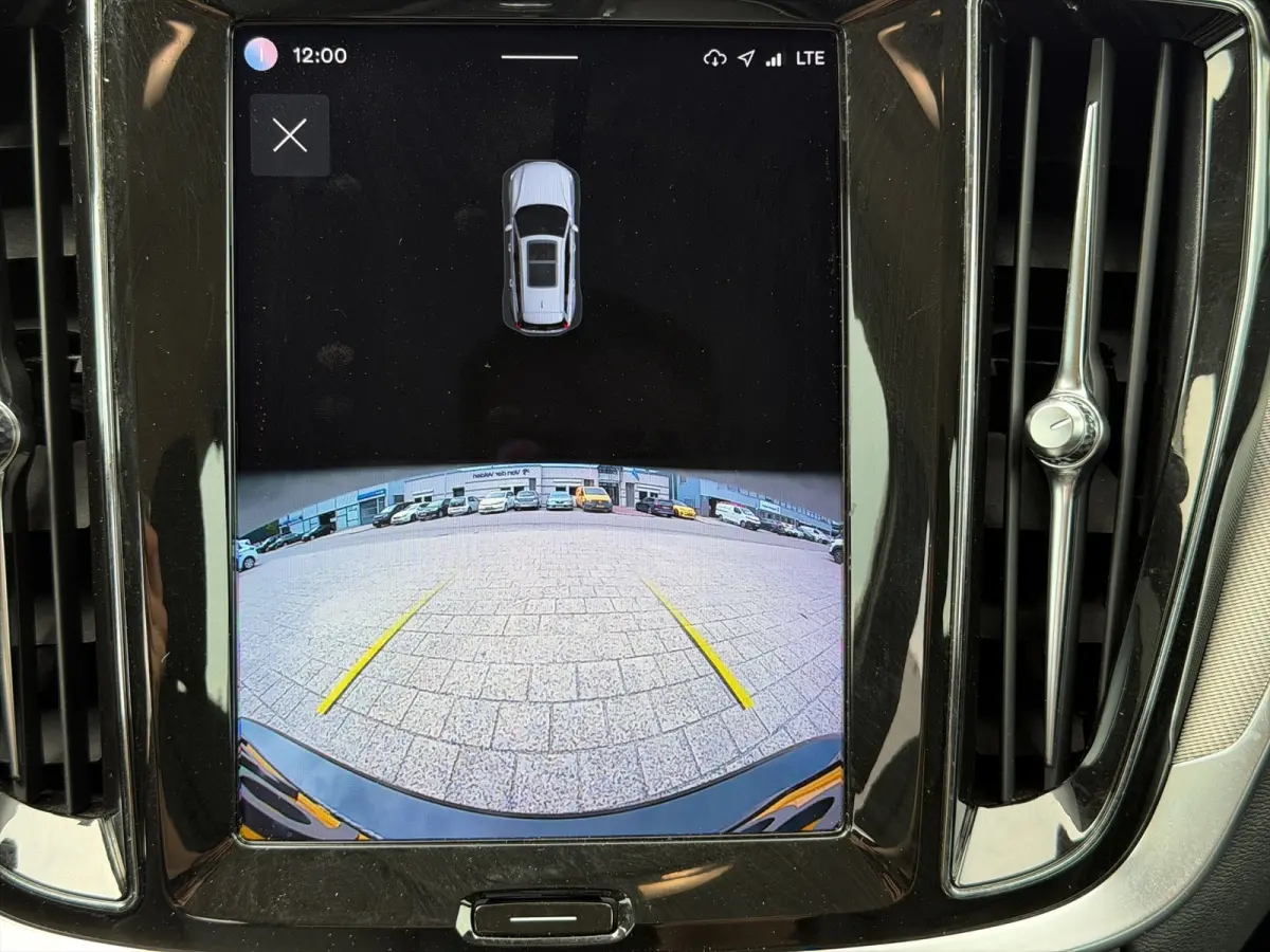2.0 B3 Essential Leder interieur | Parkeercamera | Comfortstoelen | Rijstrooksensor met correctie |