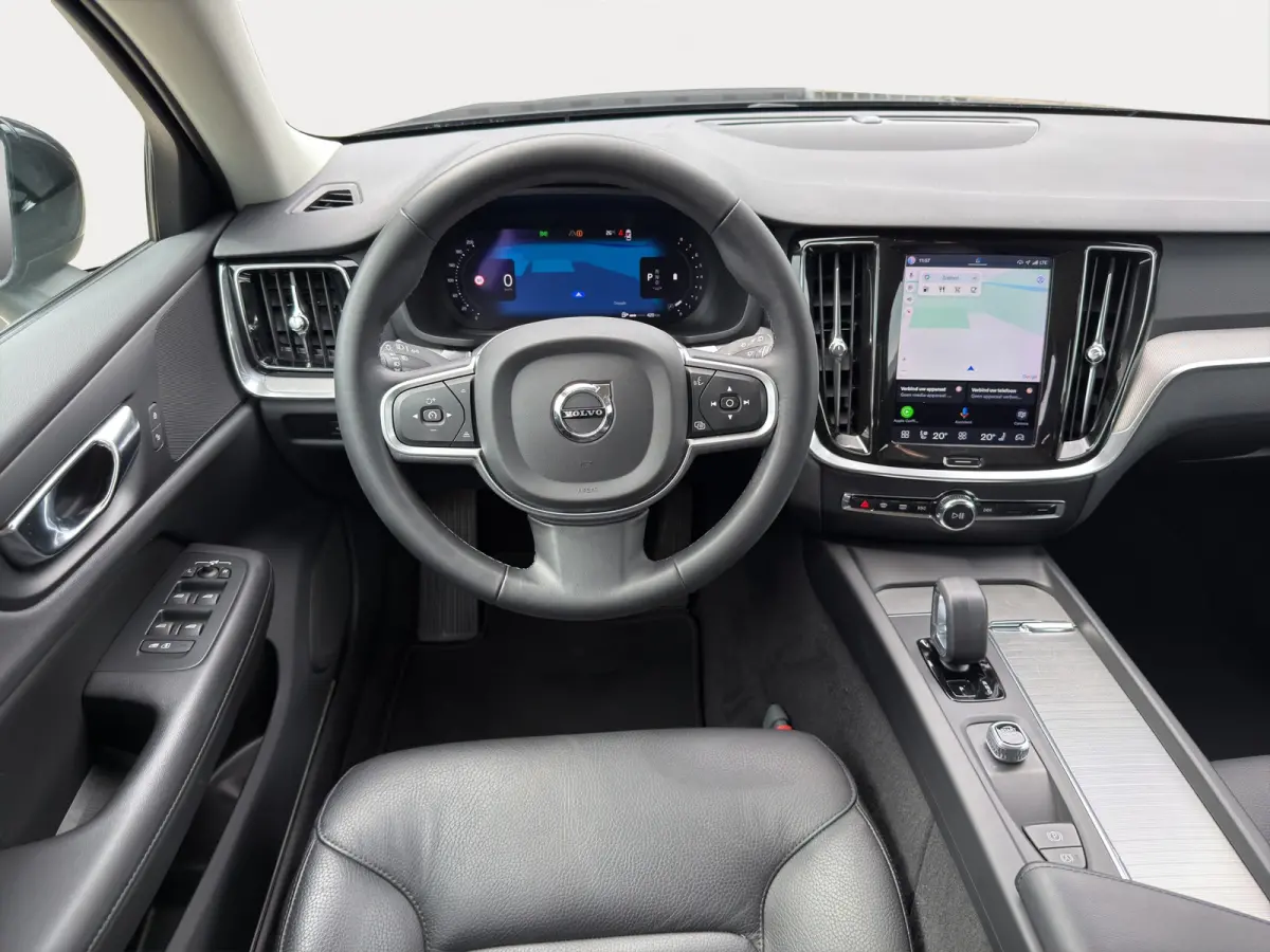 2.0 B3 Essential Leder interieur | Parkeercamera | Comfortstoelen | Rijstrooksensor met correctie |