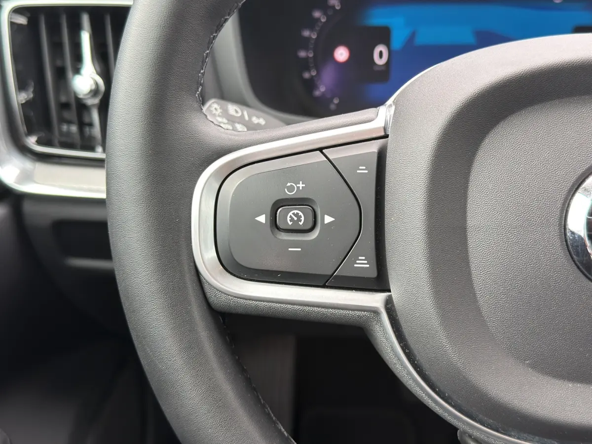 2.0 B3 Essential Leder interieur | Parkeercamera | Comfortstoelen | Rijstrooksensor met correctie |