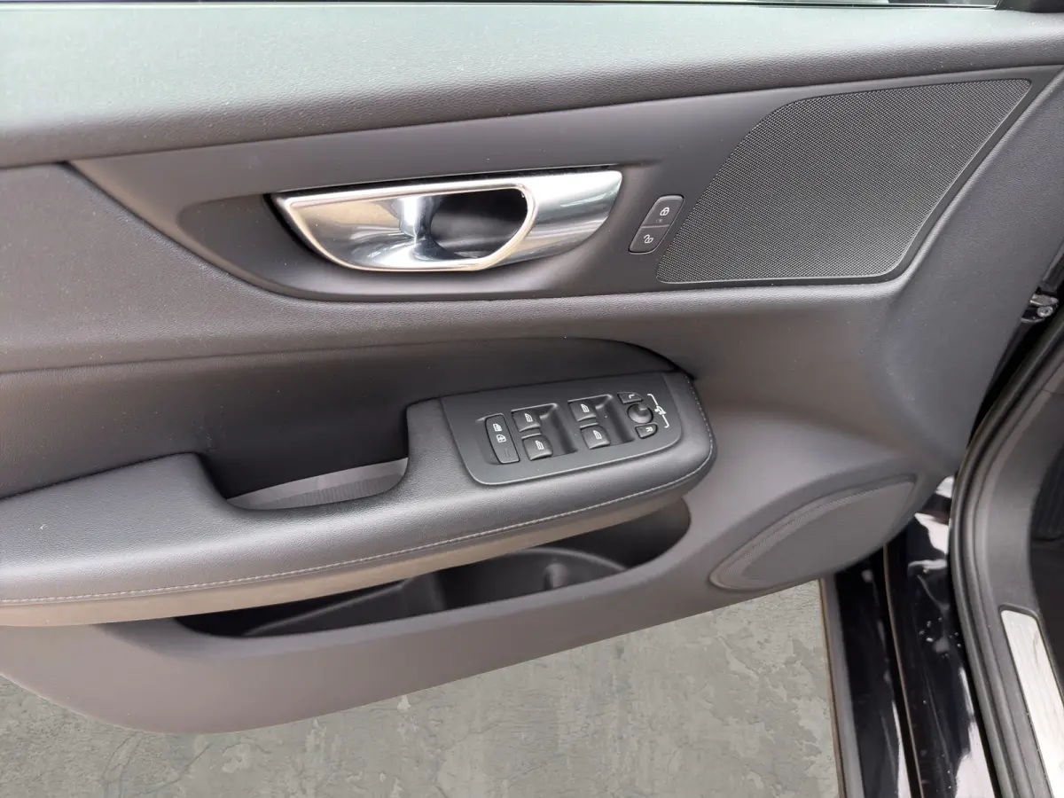 2.0 B3 Essential Leder interieur | Parkeercamera | Comfortstoelen | Rijstrooksensor met correctie |