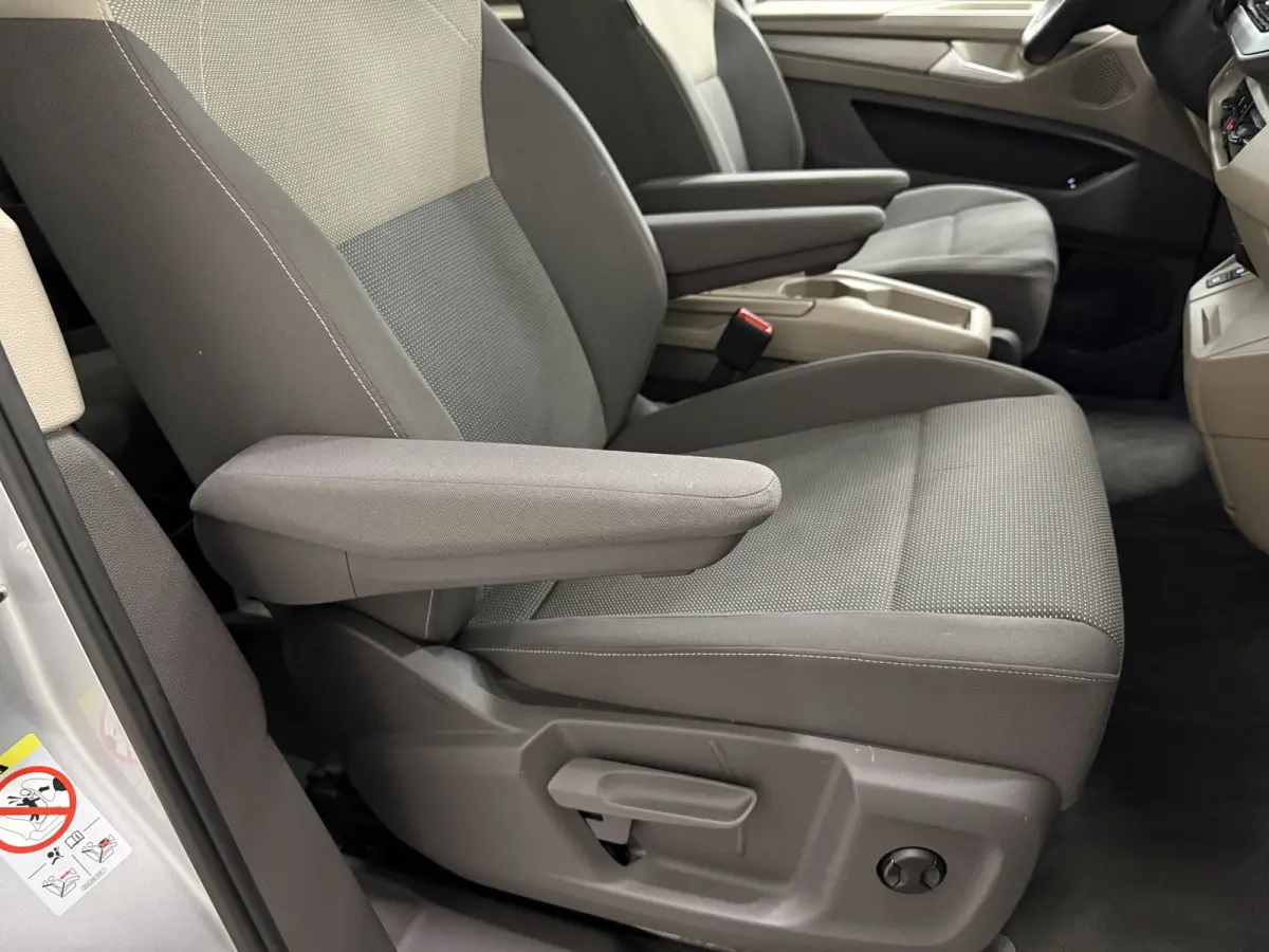 1.4 eHybrid Life 7p. TREKHAAK/ACC/ELECTR.SCHUIFDEUREN/SOH 92%/CAMERA/17"/CARPLAY/STOEL+STUURVERW/ELECTR.A.KLEP/PRIVACY/REFLEXSILBER/VOLLEDIG VW DEALER HISTORIE