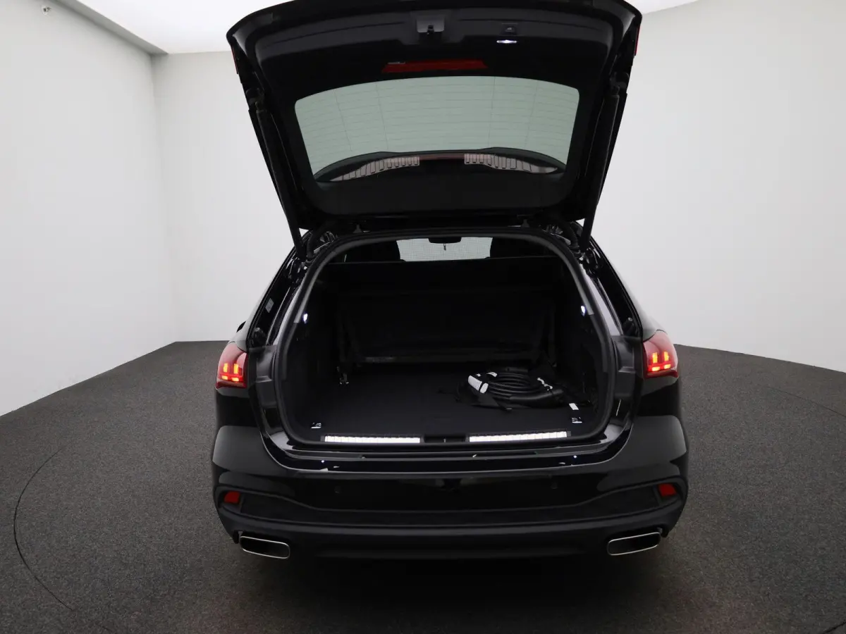 Avant 2.0 quattro S edition 299 PK | Adaptive cruise control | Achteruitrijcamera | Climate control | Smartphone interface | Privacy glas | Elekt. verstelbare voorstoelen | Stoelverwarming |