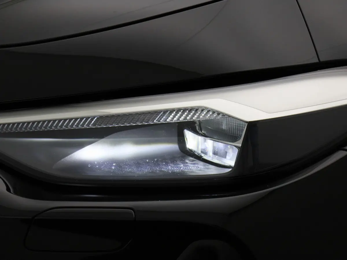 Avant 2.0 quattro S edition 299 PK | Adaptive cruise control | Achteruitrijcamera | Climate control | Smartphone interface | Privacy glas | Elekt. verstelbare voorstoelen | Stoelverwarming |