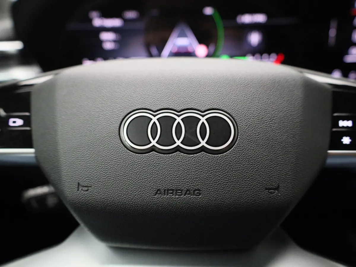 Avant 2.0 quattro S edition 299 PK | Adaptive cruise control | Achteruitrijcamera | Climate control | Smartphone interface | Privacy glas | Elekt. verstelbare voorstoelen | Stoelverwarming |