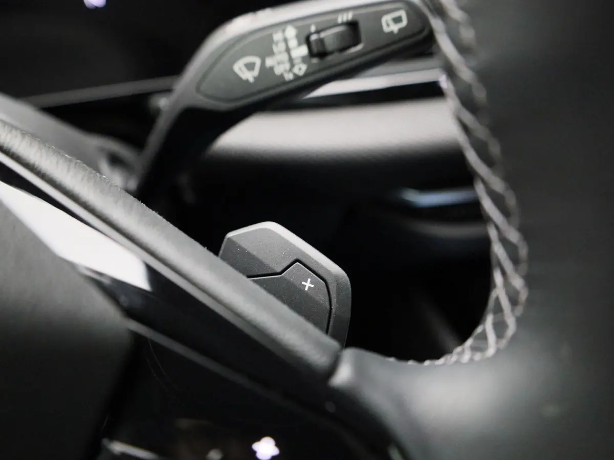 Avant 2.0 quattro S edition 299 PK | Adaptive cruise control | Achteruitrijcamera | Climate control | Smartphone interface | Privacy glas | Elekt. verstelbare voorstoelen | Stoelverwarming |