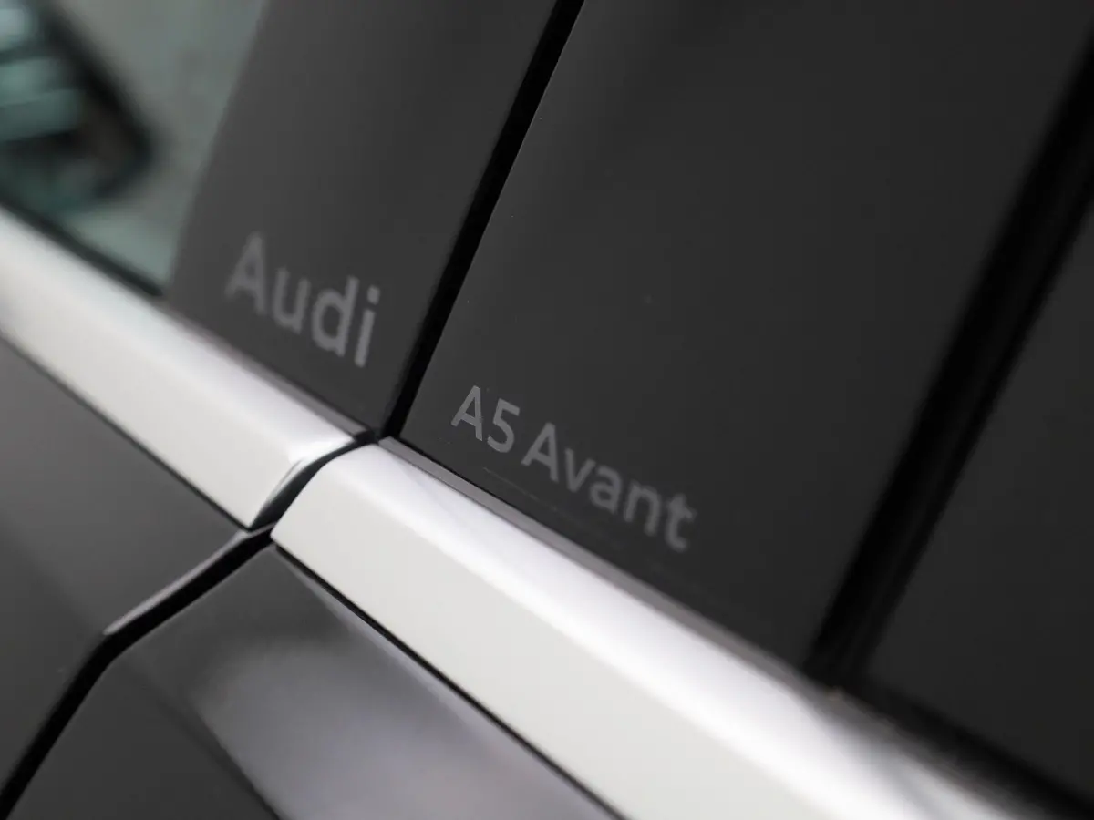 Avant 2.0 quattro S edition 299 PK | Adaptive cruise control | Achteruitrijcamera | Climate control | Smartphone interface | Privacy glas | Elekt. verstelbare voorstoelen | Stoelverwarming |