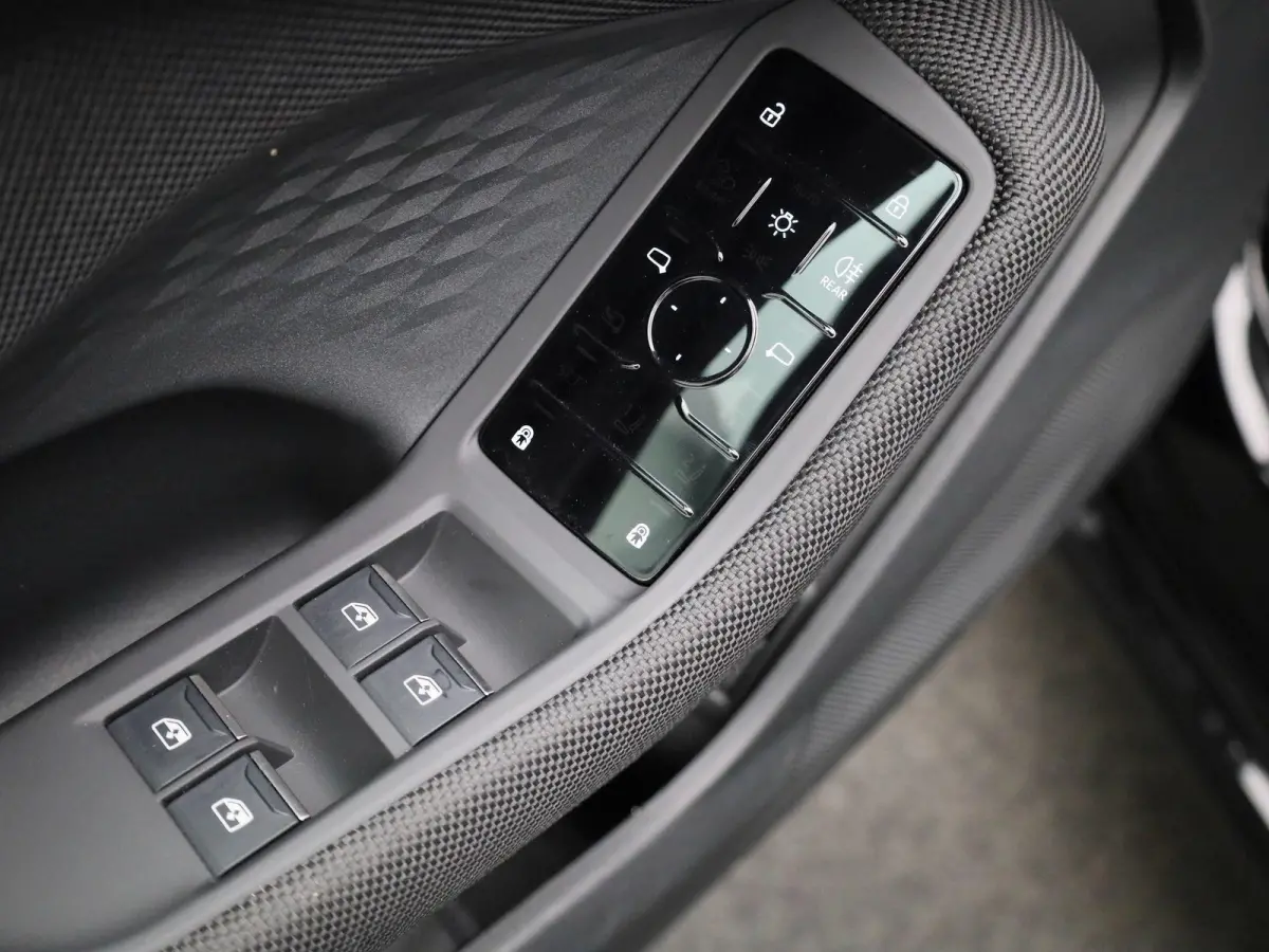 Avant 2.0 quattro S edition 299 PK | Adaptive cruise control | Achteruitrijcamera | Climate control | Smartphone interface | Privacy glas | Elekt. verstelbare voorstoelen | Stoelverwarming |