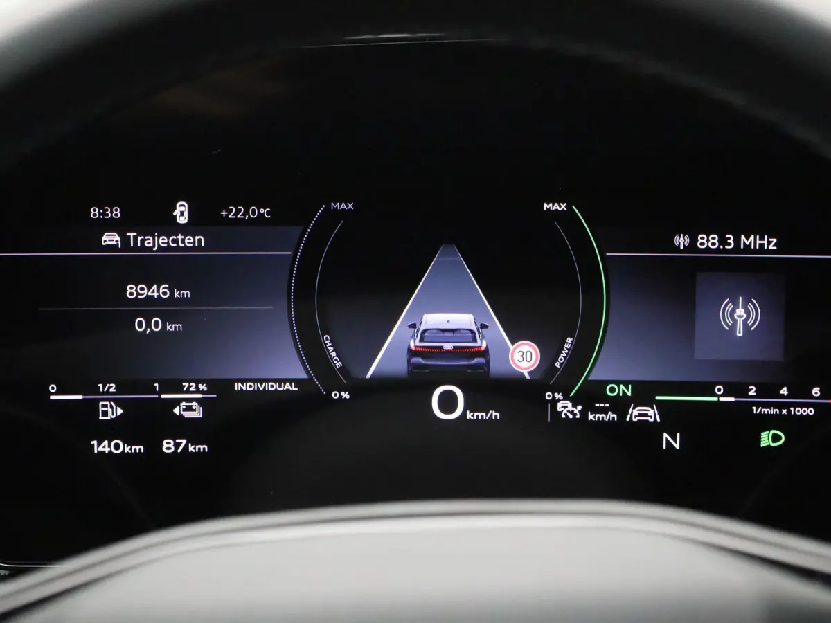 Avant 2.0 quattro S edition 299 PK | Adaptive cruise control | Achteruitrijcamera | Climate control | Smartphone interface | Privacy glas | Elekt. verstelbare voorstoelen | Stoelverwarming |