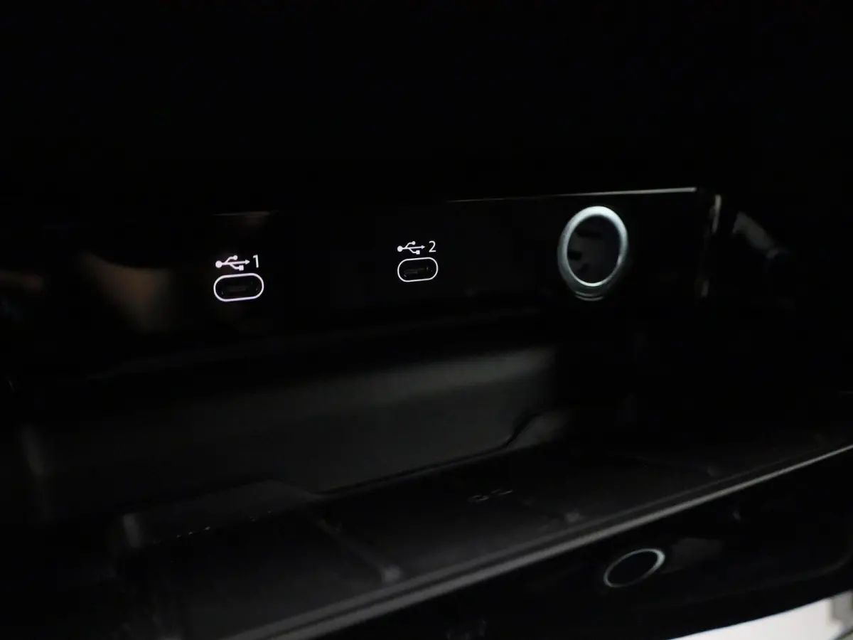 Avant 2.0 quattro S edition 299 PK | Adaptive cruise control | Achteruitrijcamera | Climate control | Smartphone interface | Privacy glas | Elekt. verstelbare voorstoelen | Stoelverwarming |
