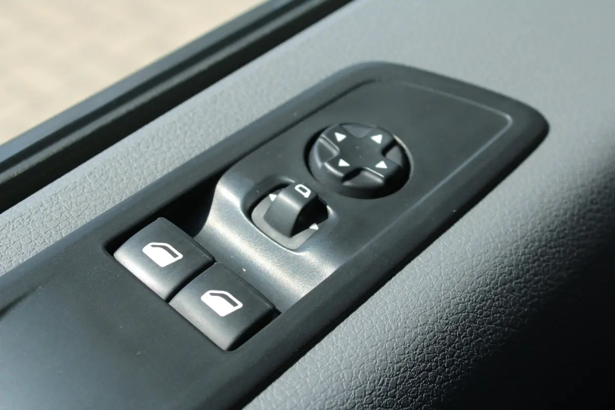 75 kWh | CAMERA | BETIMMERING | SIDE + BACK BARS | APPLE CARPLAY/ANDROID AUTO |