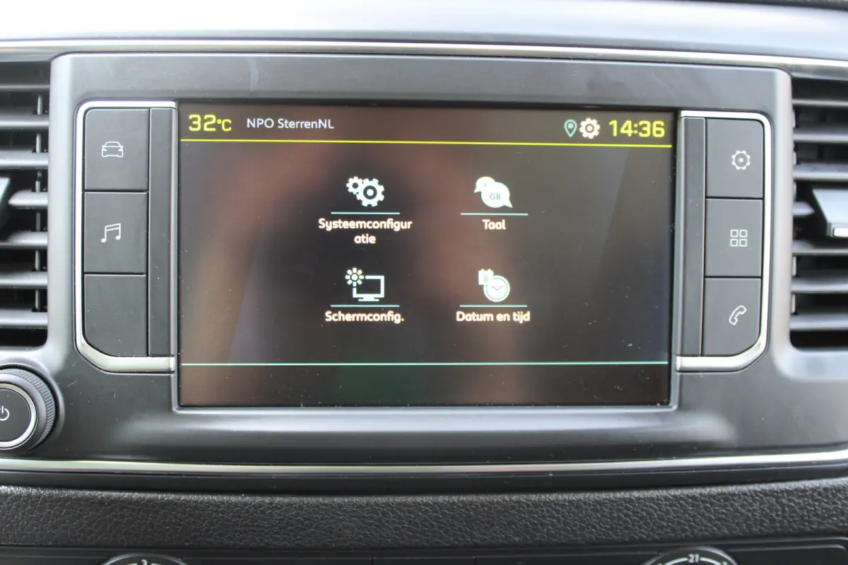 75 kWh | CAMERA | BETIMMERING | SIDE + BACK BARS | APPLE CARPLAY/ANDROID AUTO |