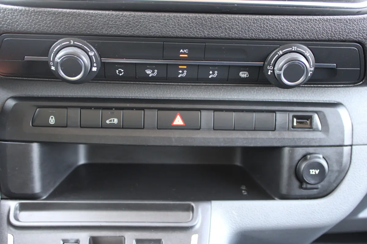 75 kWh | CAMERA | BETIMMERING | SIDE + BACK BARS | APPLE CARPLAY/ANDROID AUTO |