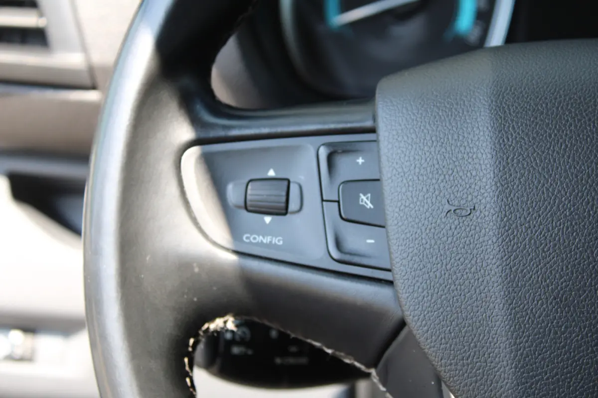 75 kWh | CAMERA | BETIMMERING | SIDE + BACK BARS | APPLE CARPLAY/ANDROID AUTO |
