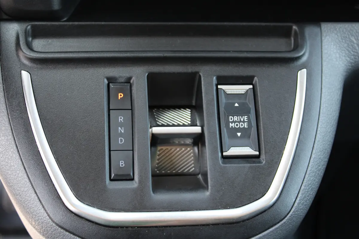 75 kWh | CAMERA | BETIMMERING | SIDE + BACK BARS | APPLE CARPLAY/ANDROID AUTO |