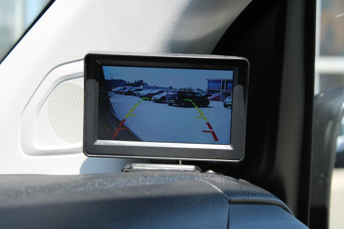 75 kWh | CAMERA | BETIMMERING | SIDE + BACK BARS | APPLE CARPLAY/ANDROID AUTO |