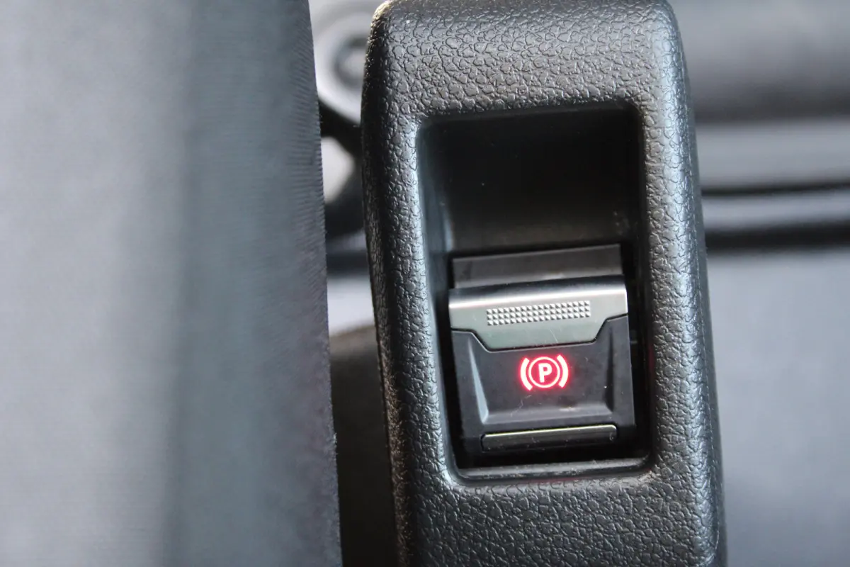 75 kWh | CAMERA | BETIMMERING | SIDE + BACK BARS | APPLE CARPLAY/ANDROID AUTO |