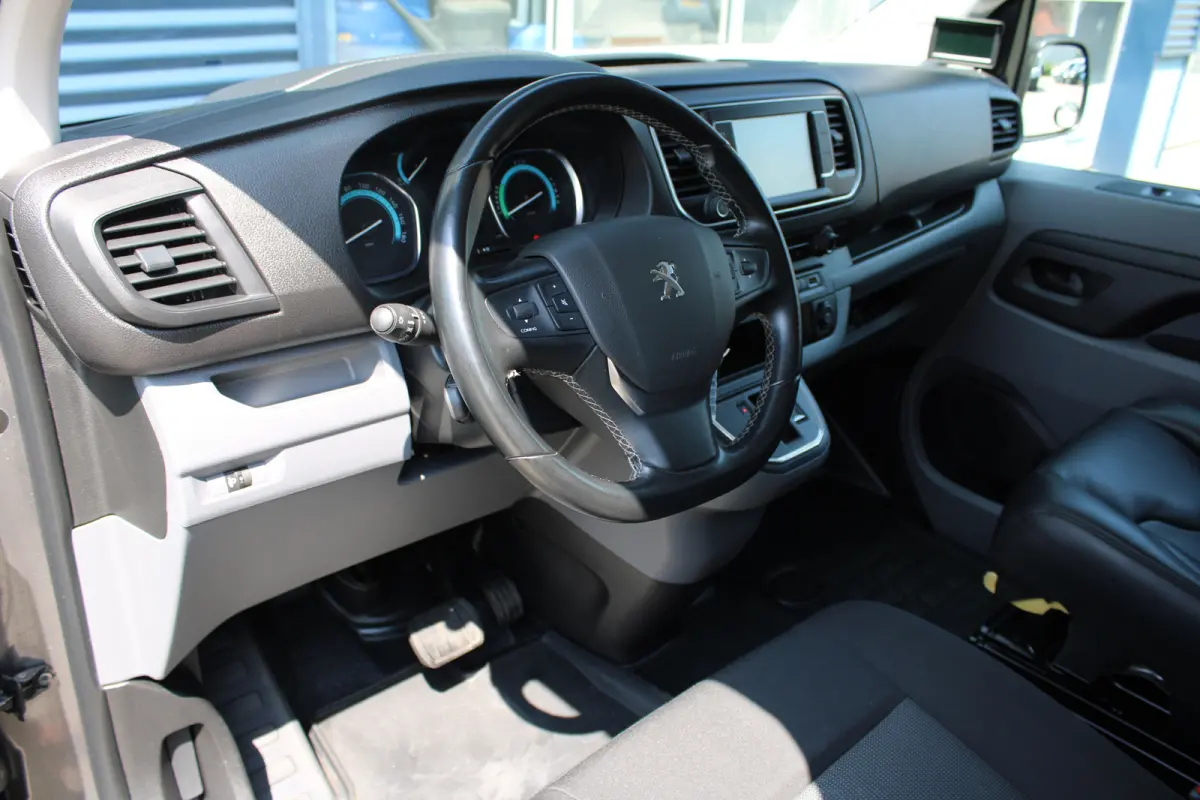 75 kWh | CAMERA | BETIMMERING | SIDE + BACK BARS | APPLE CARPLAY/ANDROID AUTO |