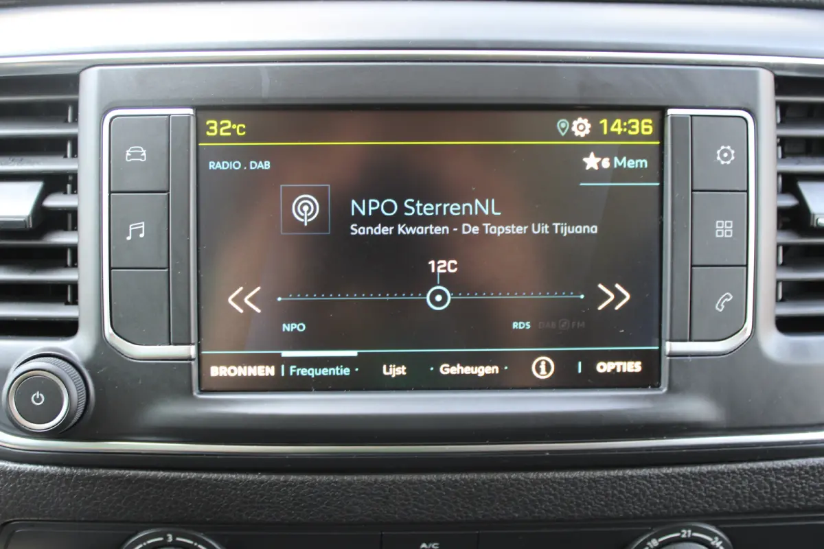 75 kWh | CAMERA | BETIMMERING | SIDE + BACK BARS | APPLE CARPLAY/ANDROID AUTO |