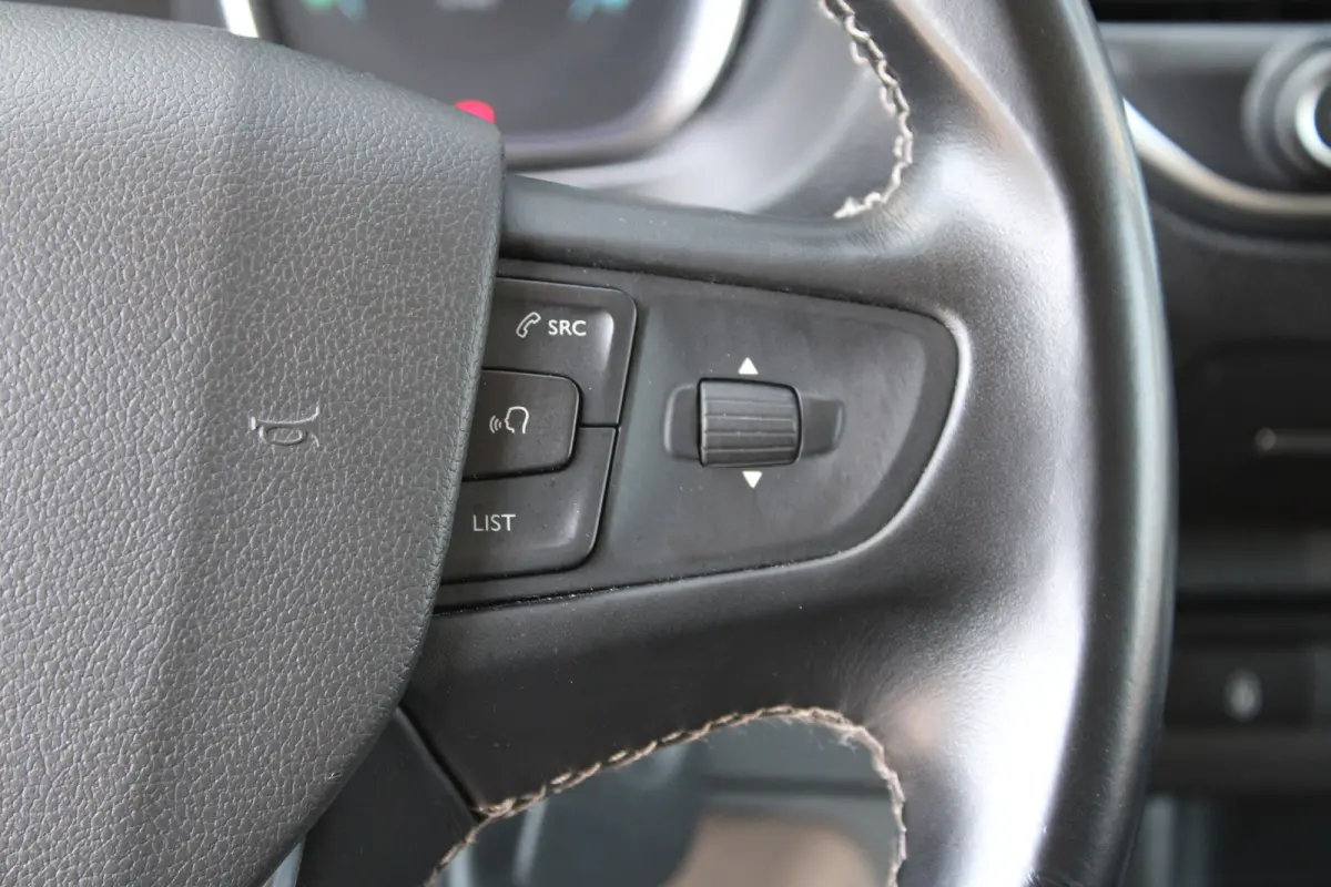 75 kWh | CAMERA | BETIMMERING | SIDE + BACK BARS | APPLE CARPLAY/ANDROID AUTO |