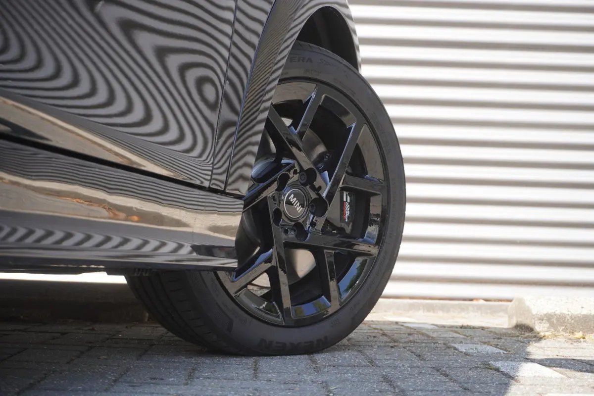 Cooper C | John Cooper Works Uitvoering | Pakket M | Alarmsysteem klasse 3 | Glazen panoramadak | HIFI System Harman Kardon