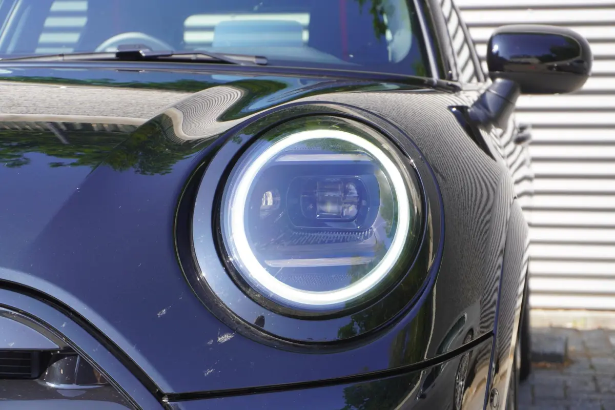 Cooper C | John Cooper Works Uitvoering | Pakket M | Alarmsysteem klasse 3 | Glazen panoramadak | HIFI System Harman Kardon