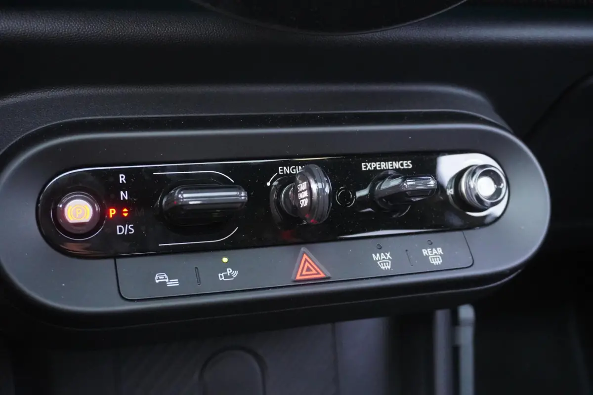 Cooper C | John Cooper Works Uitvoering | Pakket M | Alarmsysteem klasse 3 | Glazen panoramadak | HIFI System Harman Kardon