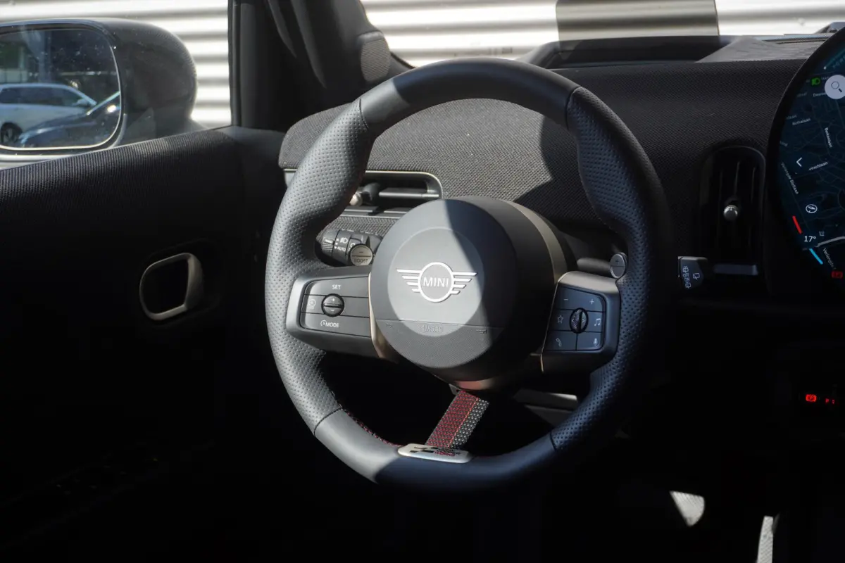 Cooper C | John Cooper Works Uitvoering | Pakket M | Alarmsysteem klasse 3 | Glazen panoramadak | HIFI System Harman Kardon