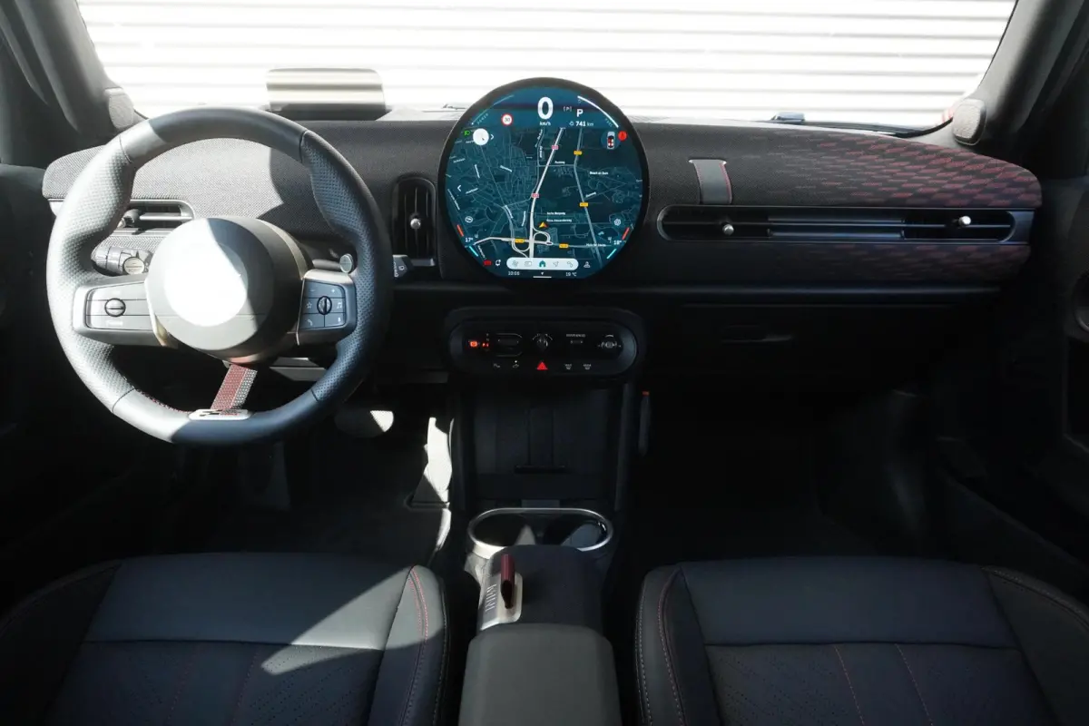 Cooper C | John Cooper Works Uitvoering | Pakket M | Alarmsysteem klasse 3 | Glazen panoramadak | HIFI System Harman Kardon