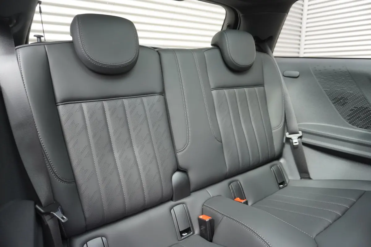 1.5 Cooper C Blackyard | Favoured Trim | Pakket M | Glazen panoramadak | Driving Assistant | HIFI System Harman Kardon | MINI Head-Up Display