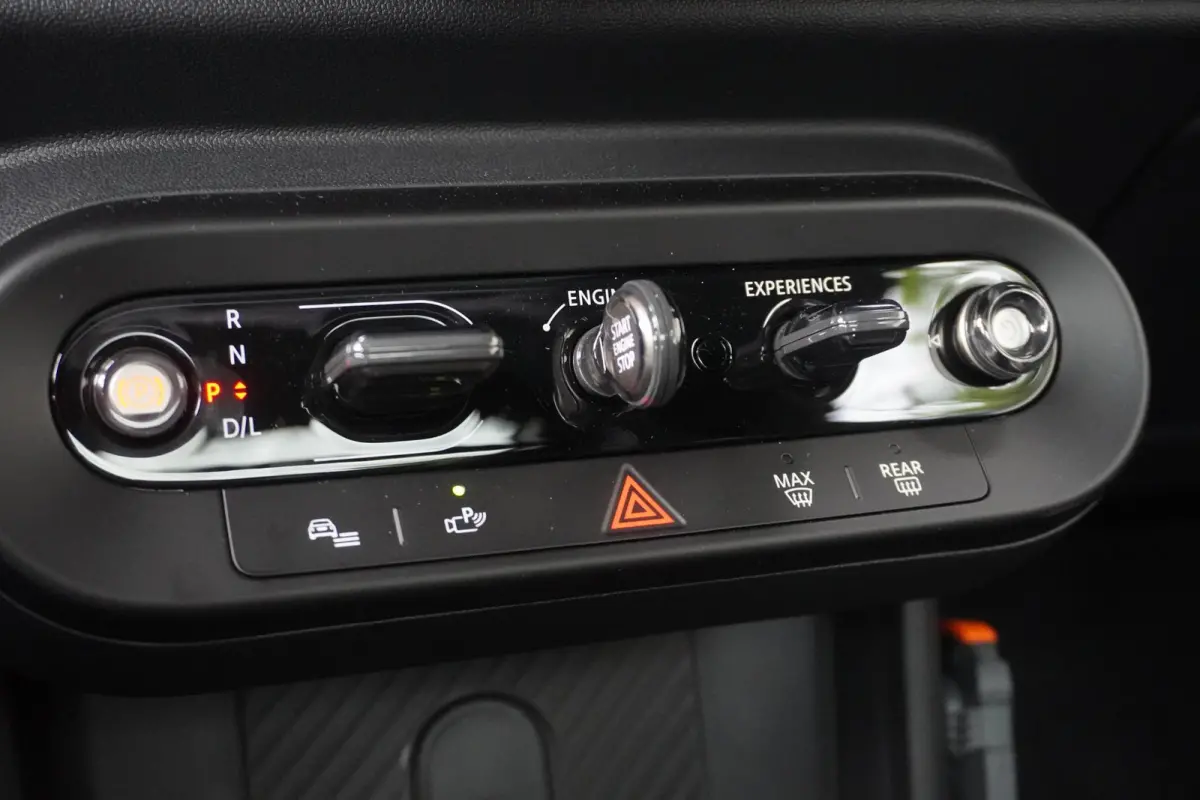 1.5 Cooper C Blackyard | Favoured Trim | Pakket M | Glazen panoramadak | Driving Assistant | HIFI System Harman Kardon | MINI Head-Up Display