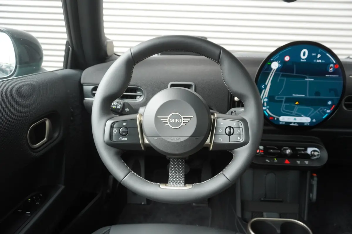 1.5 Cooper C Blackyard | Favoured Trim | Pakket M | Glazen panoramadak | Driving Assistant | HIFI System Harman Kardon | MINI Head-Up Display